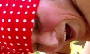 Omas Stickende Furche - Bitte Nicht!
