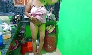 Hot Mallu Housewife Masturbat On Kitchen Room