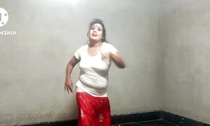 Indian Hot Model Girl Sexy Dance Performance In Her Room