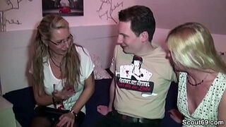 2 Geile Deutsche Milfs Schenken Stief-sohn Erstem Fick