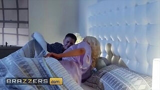 Blonde Housewife (nicolette Shea) Cheats On Her Husband - Brazzers