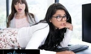 Angry Superior Manager Needs Incompetent Newcummer It Gina Valentina To Please Her